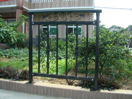 陽臺護欄裝修怎樣才規(guī)范？陽臺護欄廠家總結了