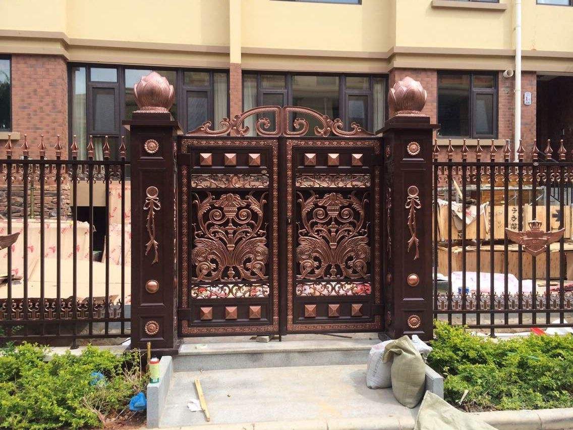 鋁藝大門定做時應(yīng)考慮的4方面問題