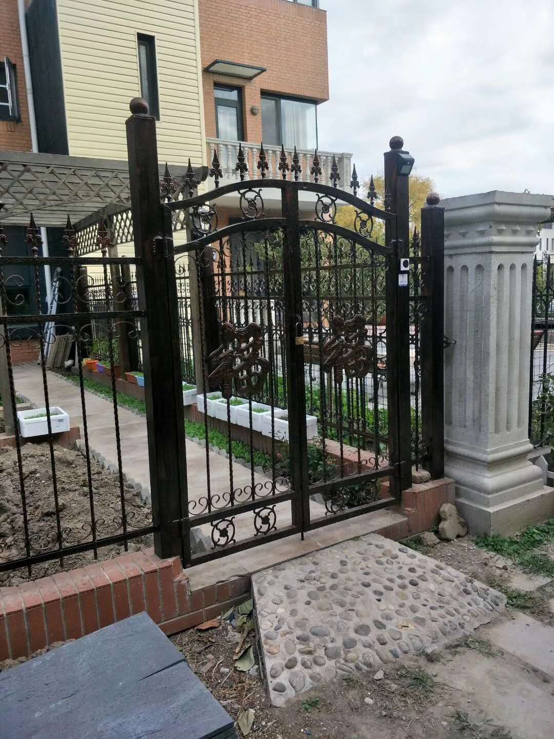 天津濱海新區(qū)中塘鎮(zhèn)鐵藝護(hù)欄-中式庭院圍欄現(xiàn)貨安裝